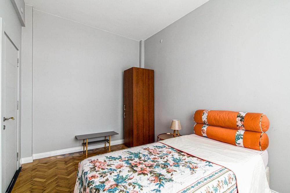 Central 2 1 Flat with Bosphorus View in Beyoglu