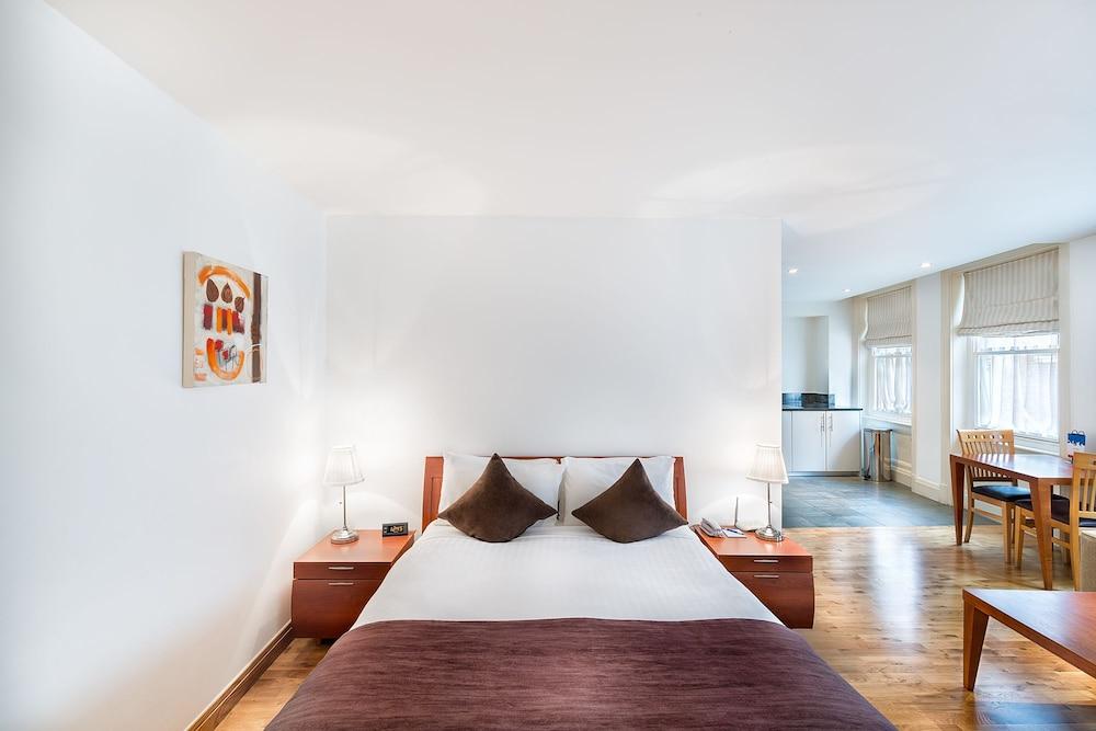 The Kings Wardrobe by Bridgestreet