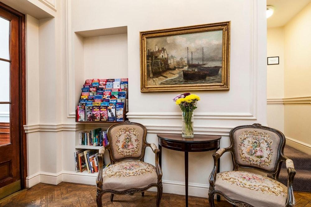 The Castleton Hotel 2