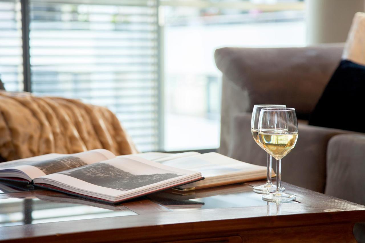 Victoria Diagonal Mar Barcelona 1