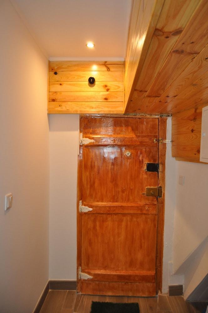 Cativos Alfama by Team4you 1