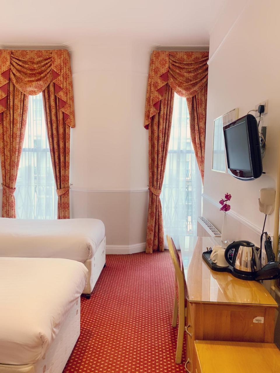 Hyde Park Radnor Hotel 1