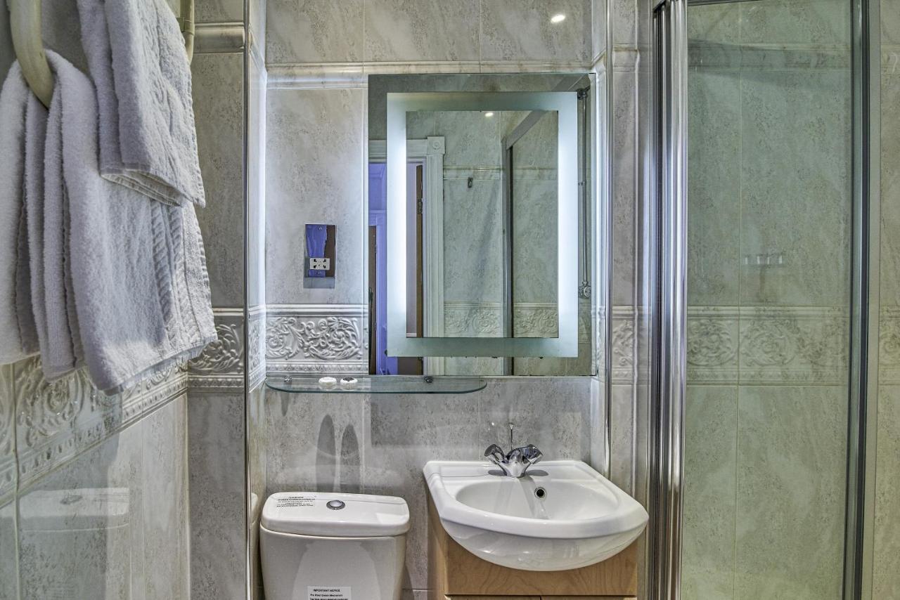 Hyde Park Radnor Hotel 2