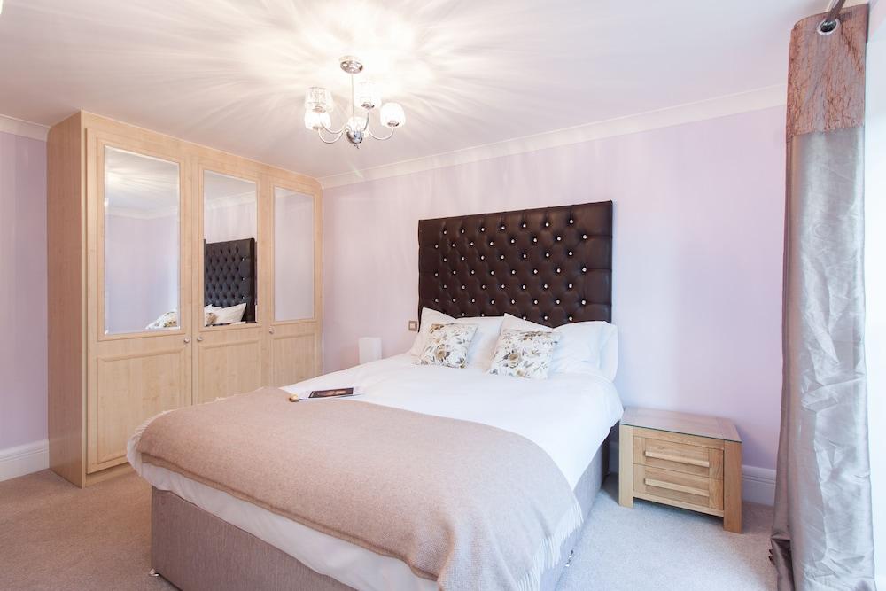 Canary Wharf Luxury River View Apartment 1