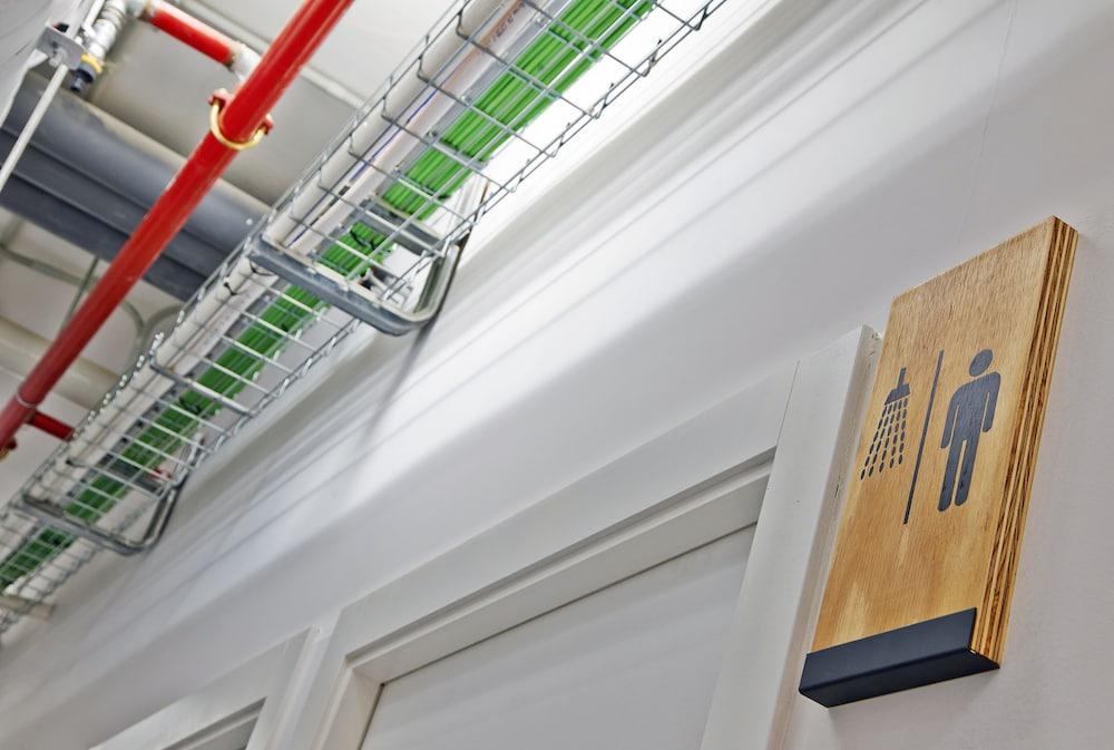 Hola Hostal Collblanc (Adults only) 1