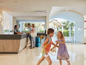 Alex Beach Hotel & Bungalows 1