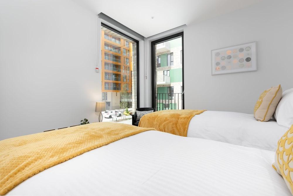 Lt Greenwich 3 Bed Townhouse 1