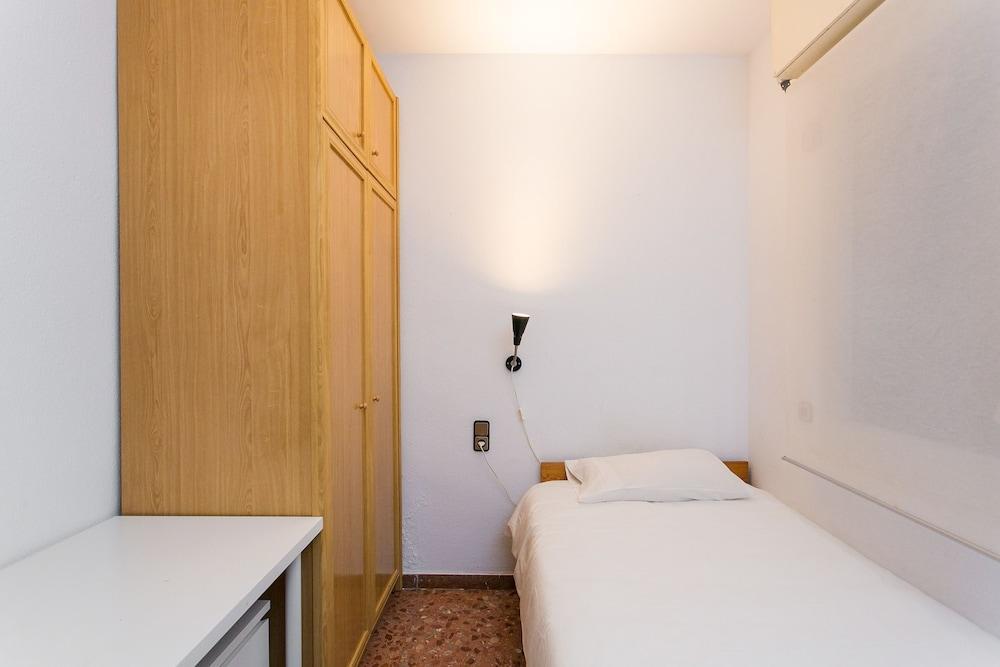 Spacious & Quiet 4 Bedroom Apartment 1