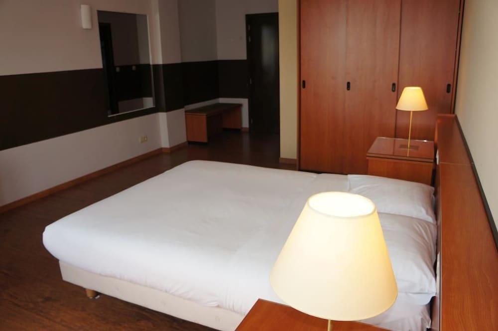 Hotel Des Deux Gares 1