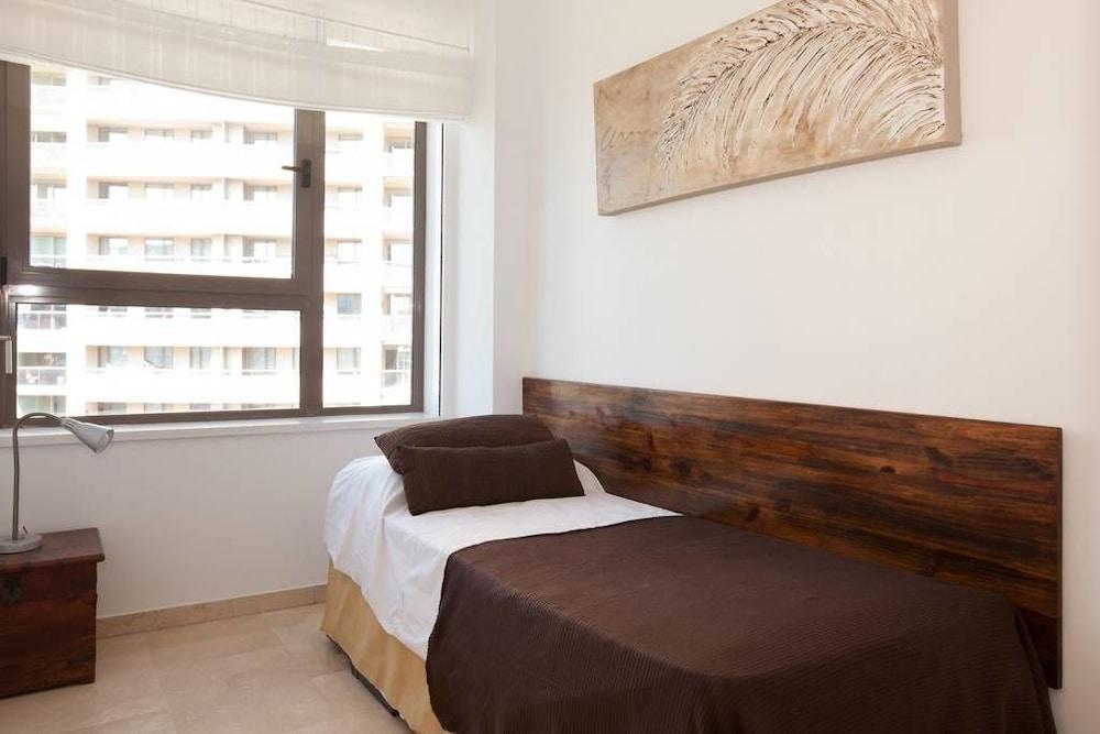 Akira Flats Diagonal Mar