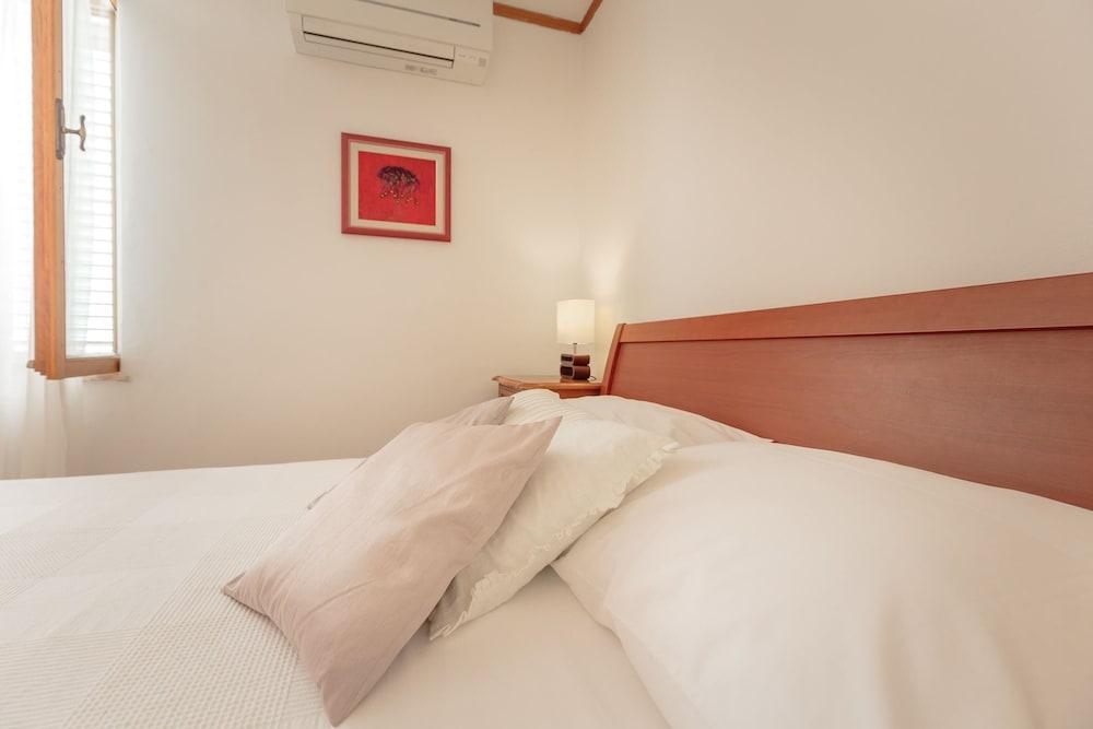 Hedera Estate, Hedera A17 1