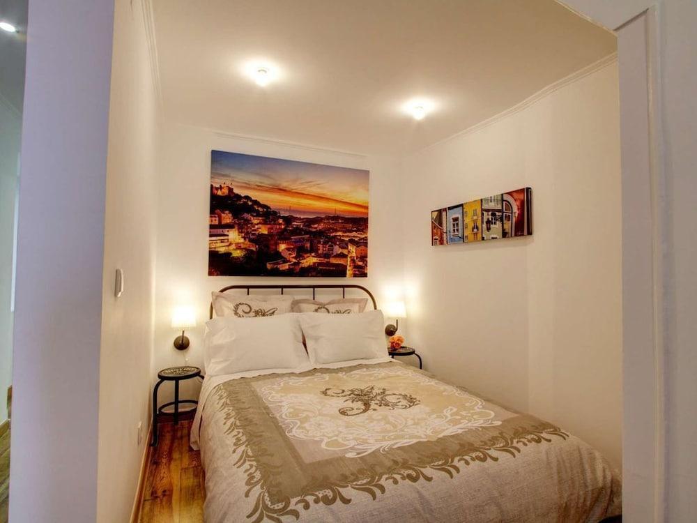 Cozy 1 Bed in the Heart of Alfama W Aircon