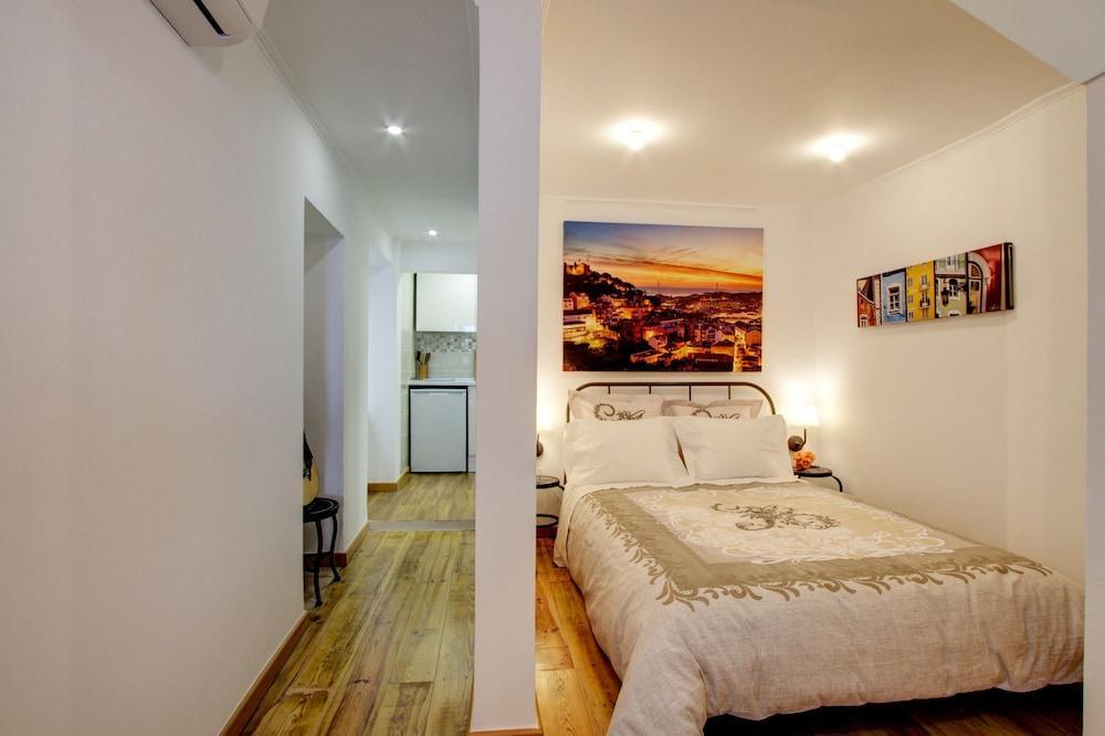 Cozy 1 Bed in the Heart of Alfama W Aircon 1
