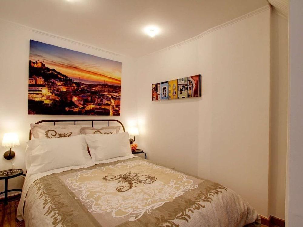 Cozy 1 Bed in the Heart of Alfama W Aircon 2
