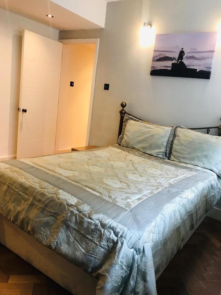 Clarendon Place Apartment 2