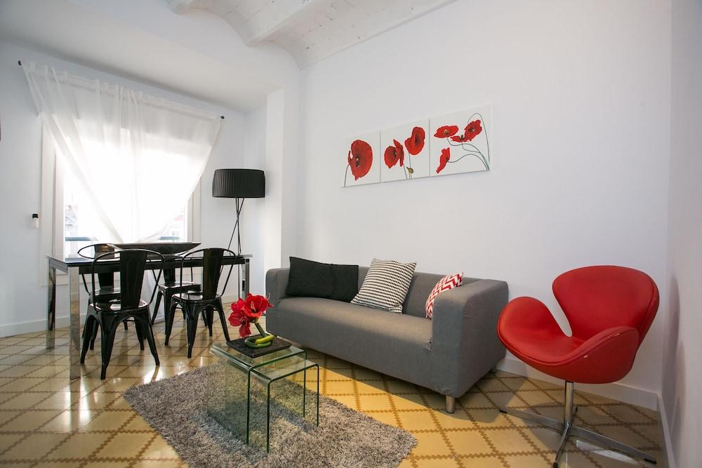 Beautiful Sagrada Familia Apartment