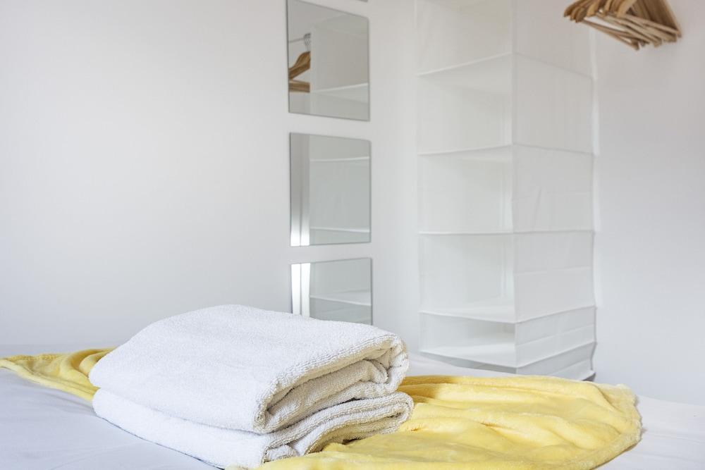 Modern 2 Bedroom Lewisham Apartment 2