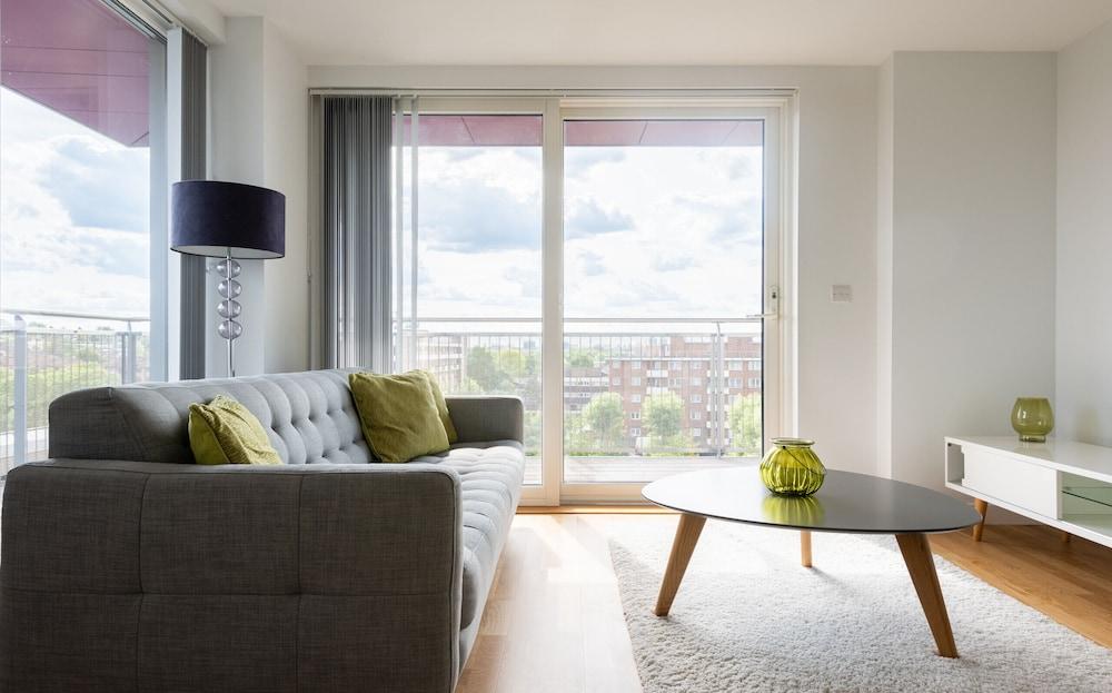 2 Bed 2 Bath Greenwich Apart. - London