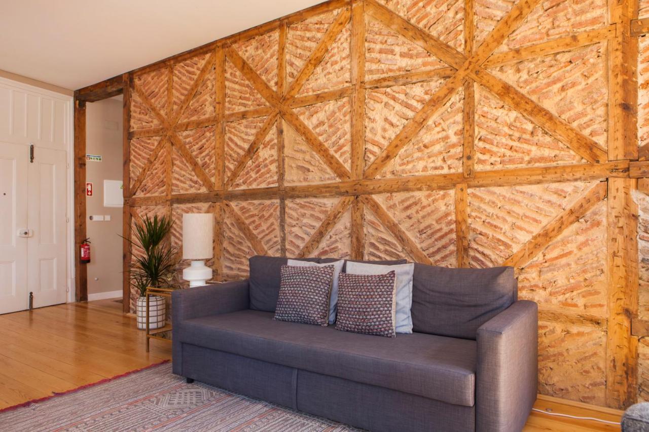 Alfama Baixa Spacious And Bright Apartment Blends the Historic And the Contemporary 2 Bedrs & 2 Bathrs AC 18th Century Building 2