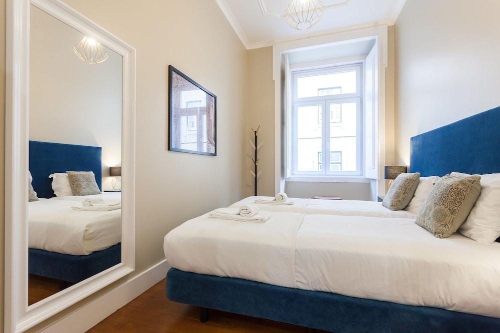 Baixa Vintage Three-Bedroom Apartment - by Lu Holidays 2