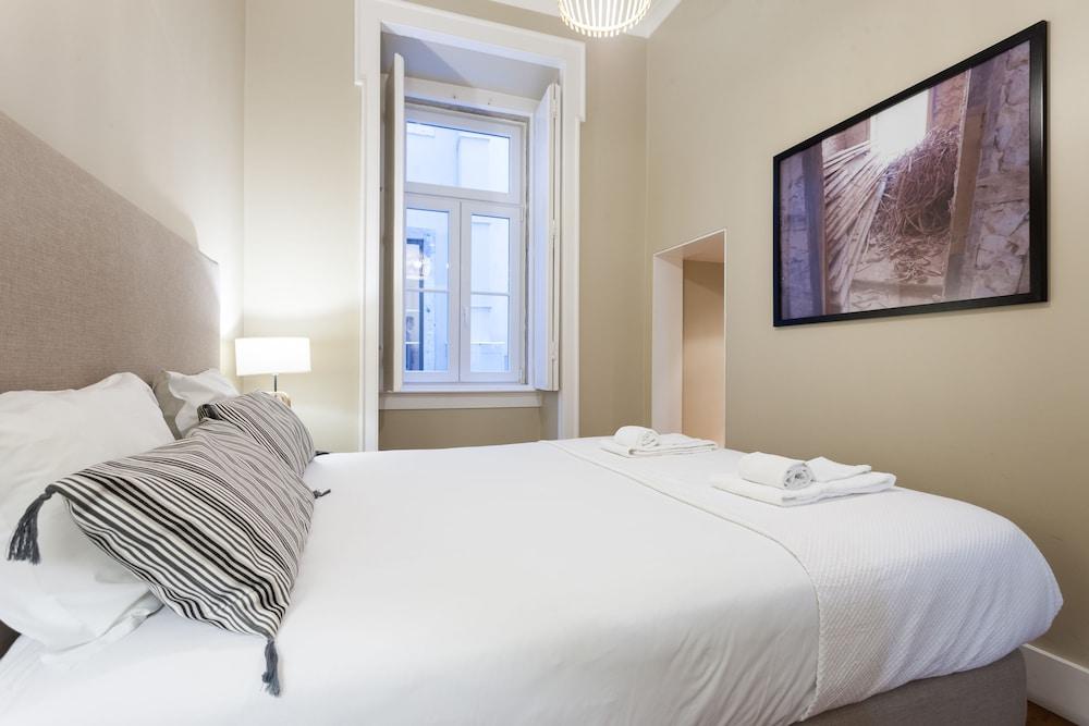 Baixa Vintage Three-Bedroom Apartment - by Lu Holidays 1