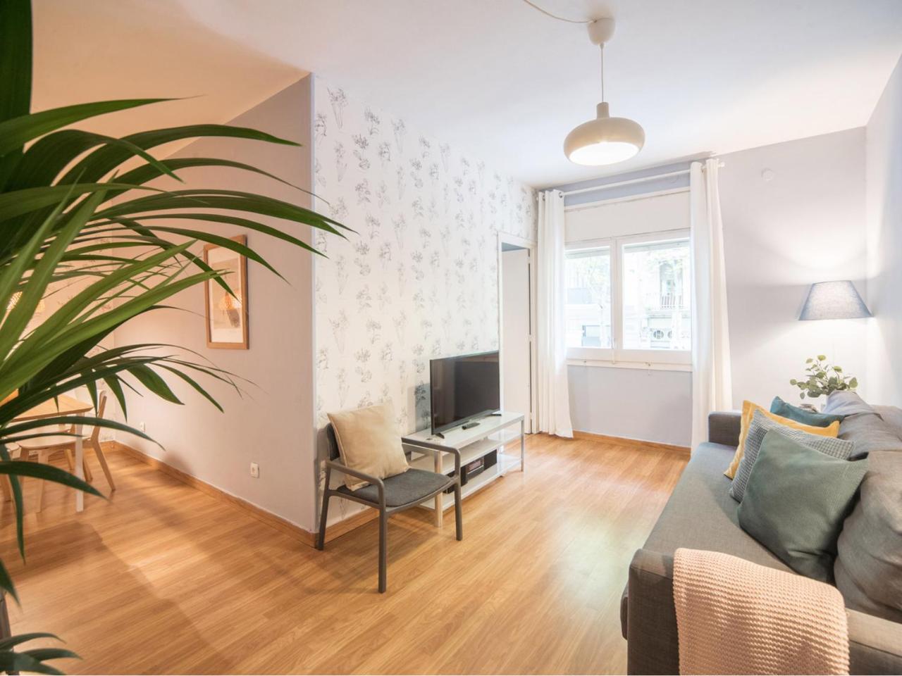 Comfortable 3 Bed Apt Next To the Sagrada Familia