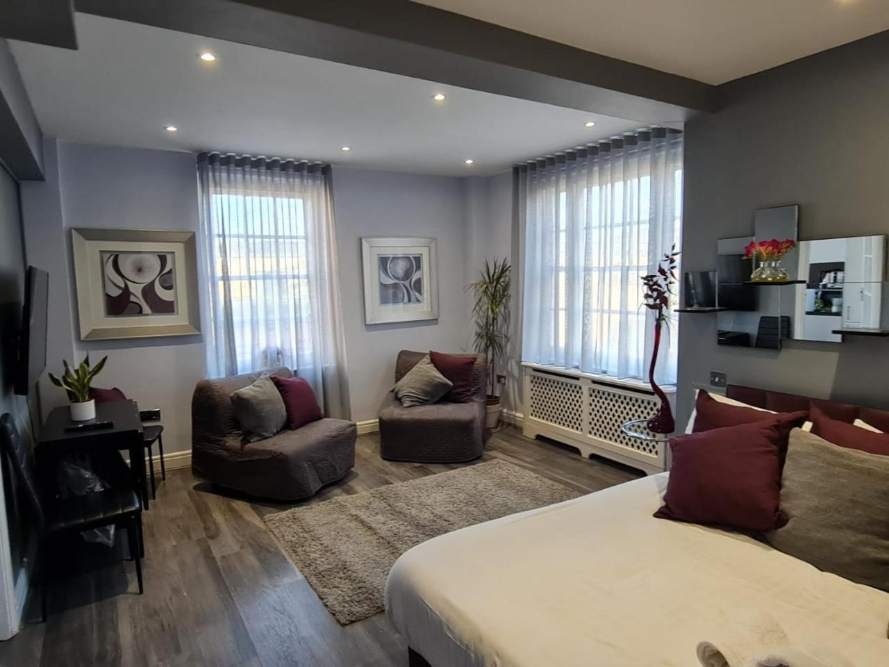 Hyde Park Studio Flats