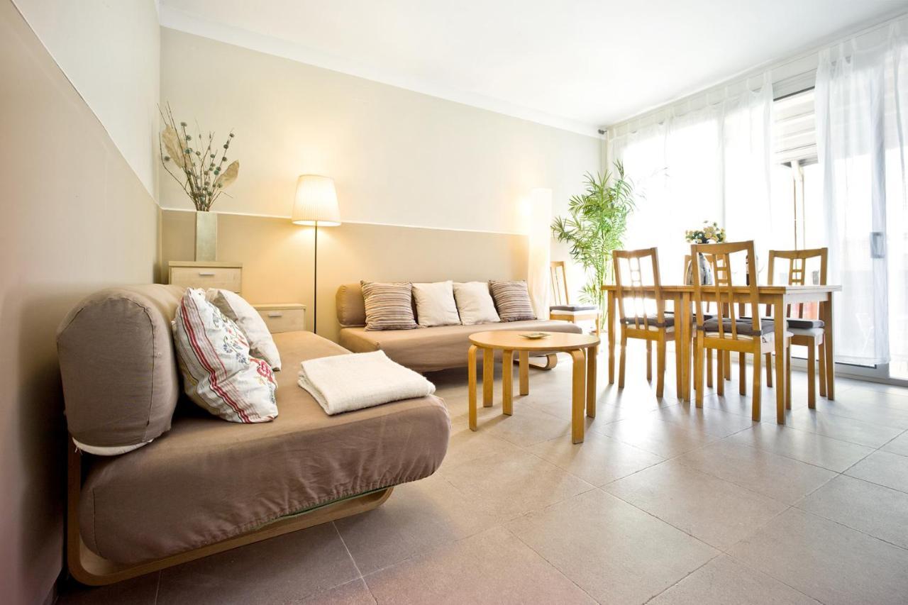 Apartamento Con Terraza En Zona Muy Tranquila