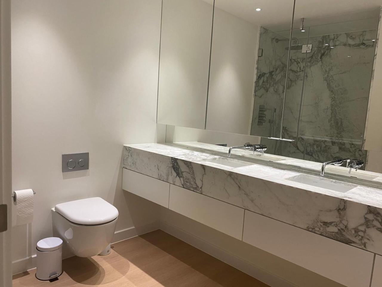 Beautiful 2 Bedroom Apartment Greenwich Apartment Overlooking the O2 Arena 2