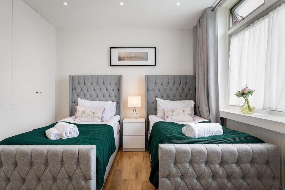 4-Bedroom Villa on Marble Arch 2