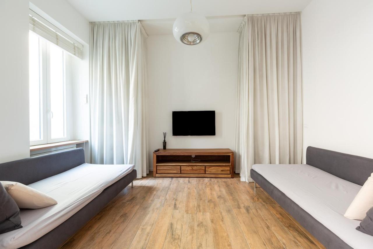 Tricolore Modern And Cozy Apartment 1