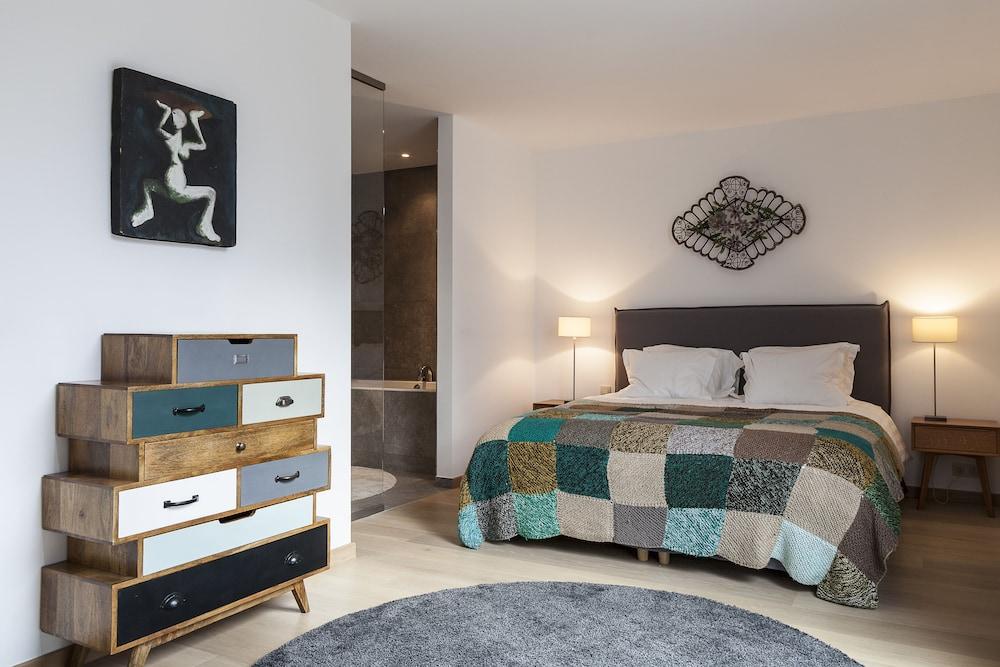 Unit 2 - Modern Smart Home Duplex with Free Parking 1