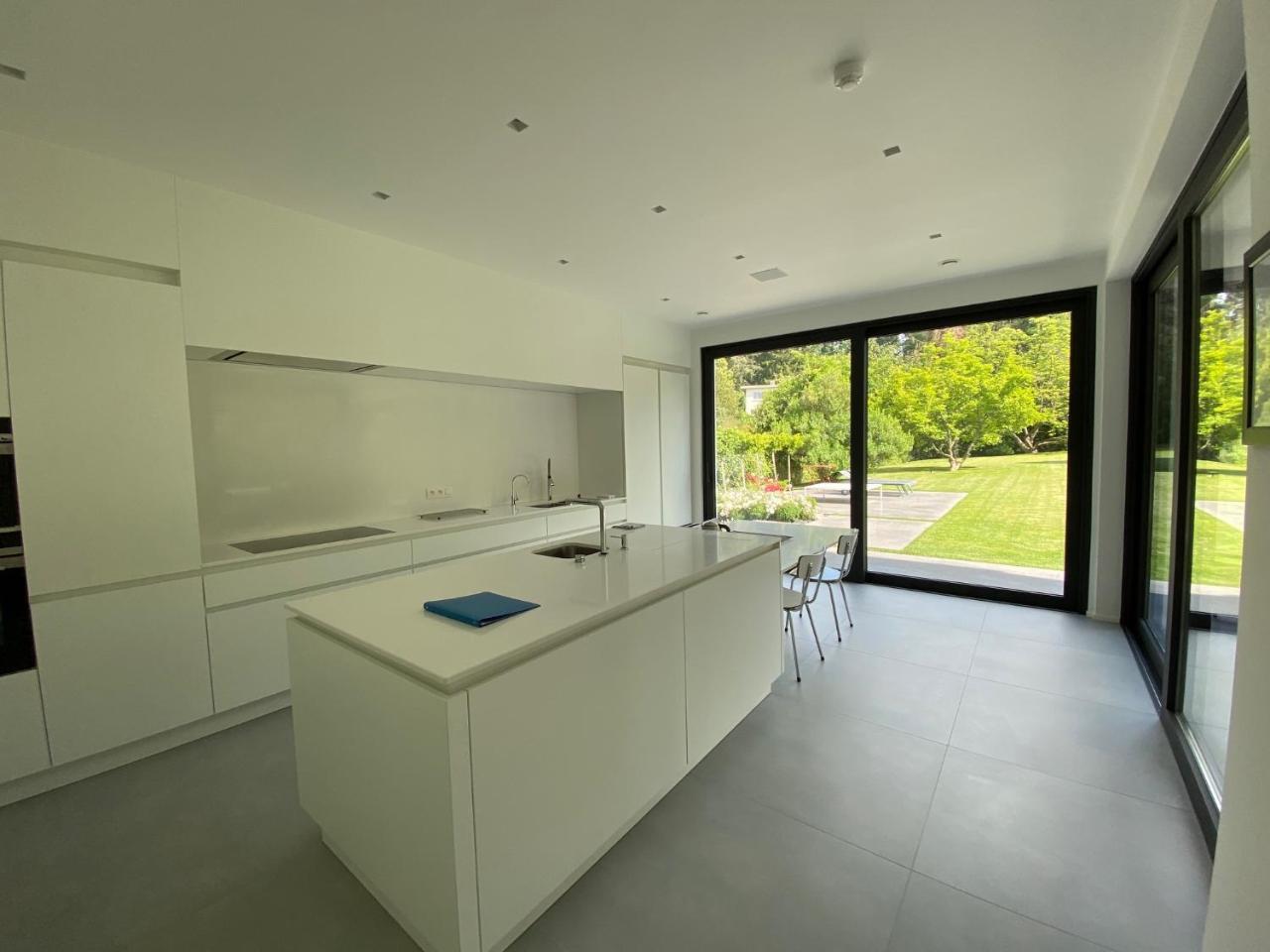 Villa Contemporaine Dans la Verdure 1