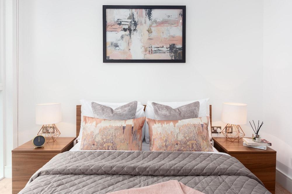 One Bedroom Apartment in Aldgate