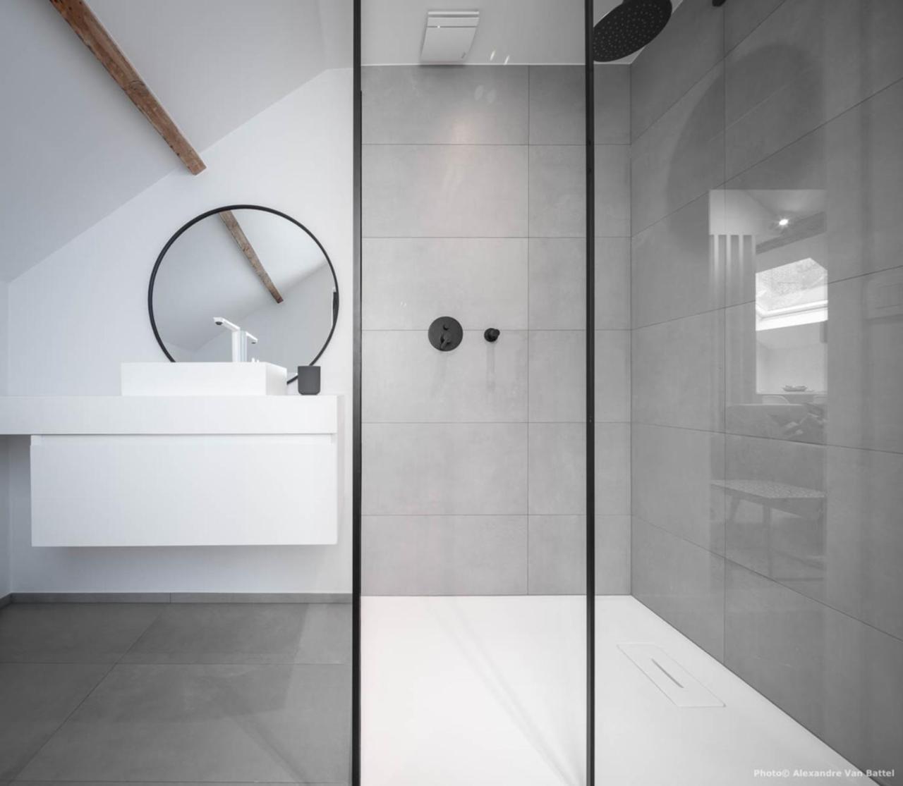 Studios Fully Equipped Near Place Stephanie 2