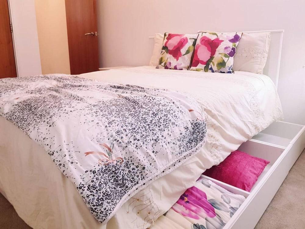 Awesome 1-Bed Apartment in London Near O2 2