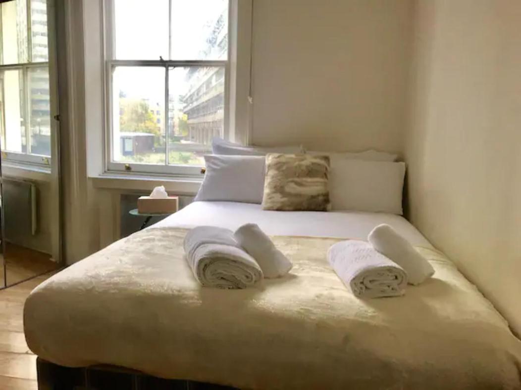 Studio Apartment - Barbican, City of London