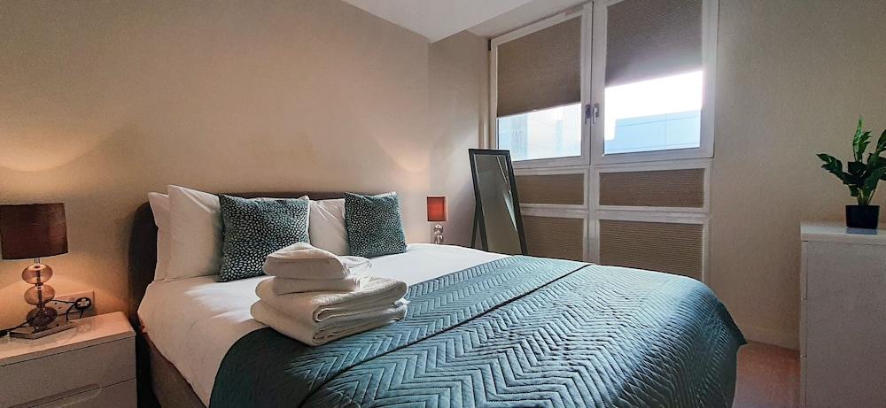 One Bed Serviced Apt Moorgate 2