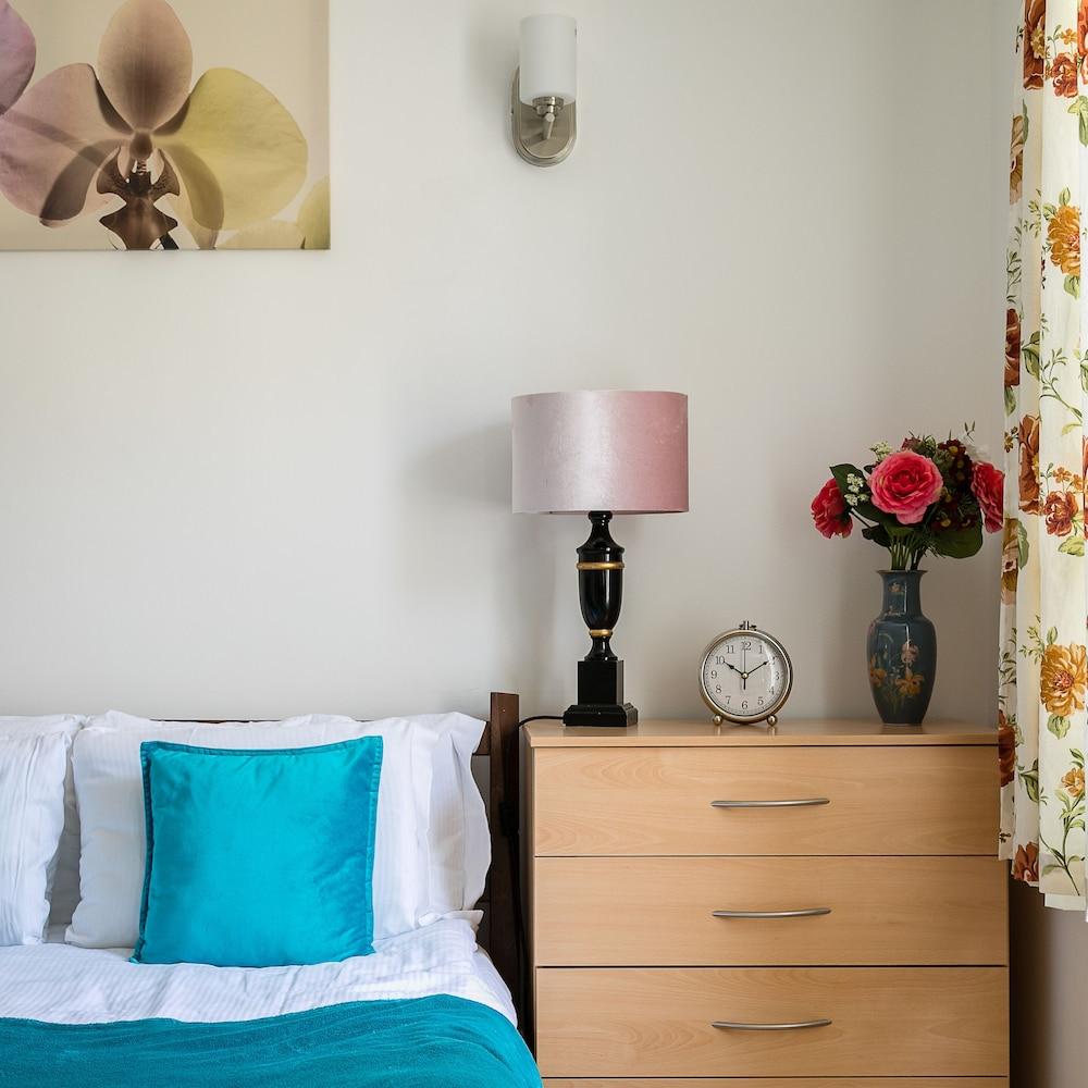 Picktheplace Crawford Place Suites 1