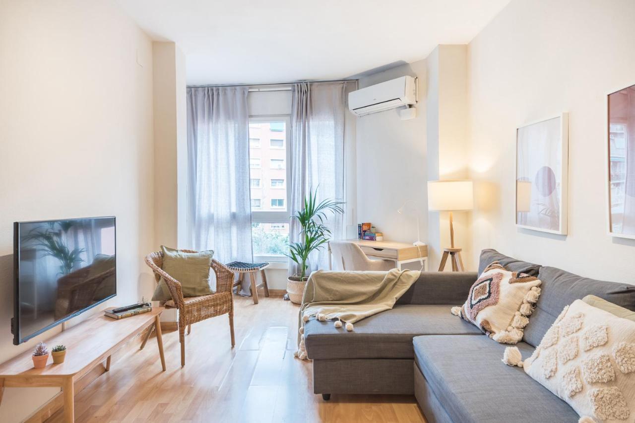 Comfortable Apt for Groups Next To Sagrada Familia