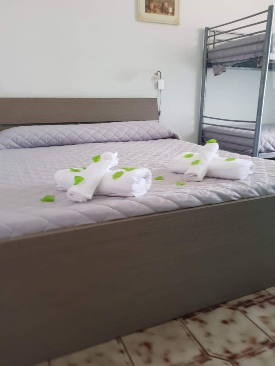 Guest House Tra Rocce E Mare 2