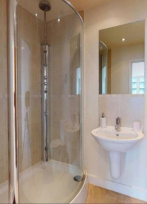 Lovely Waterfront Flat Canary Wharf Excel Centre 2