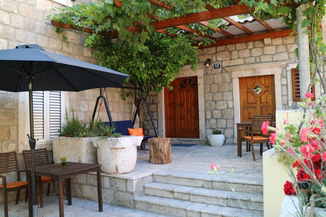 Studio Apartments & Rooms Lela, Sipan Island 1