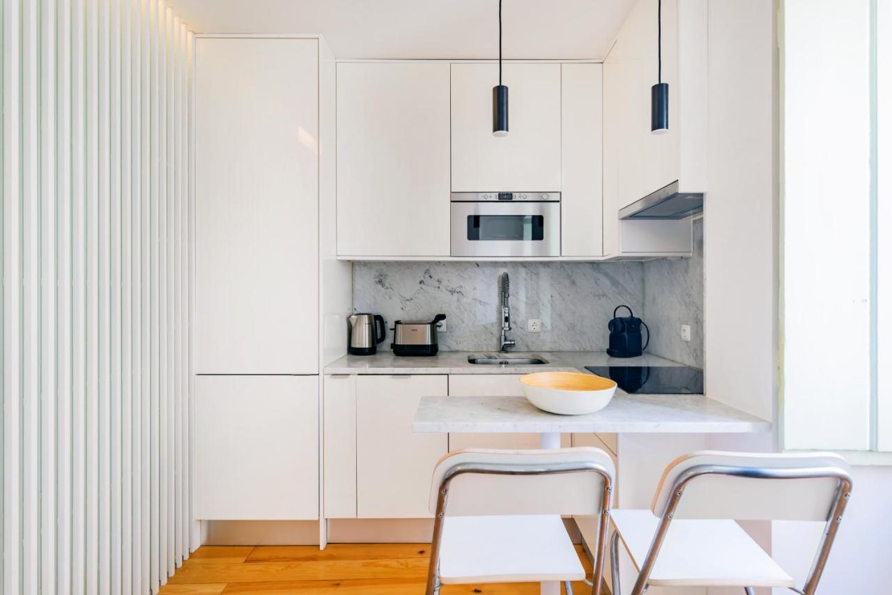 Romantic Alfama Getaway 1