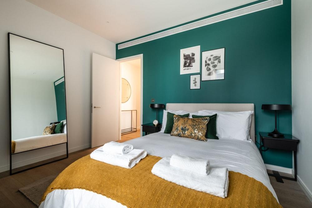 Fabulous One Bedroom Apartment in Exclusive Canary Wharf 2