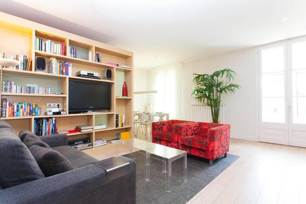 Classy 3bed 3bath Apartment in Eixample (Adults Only)