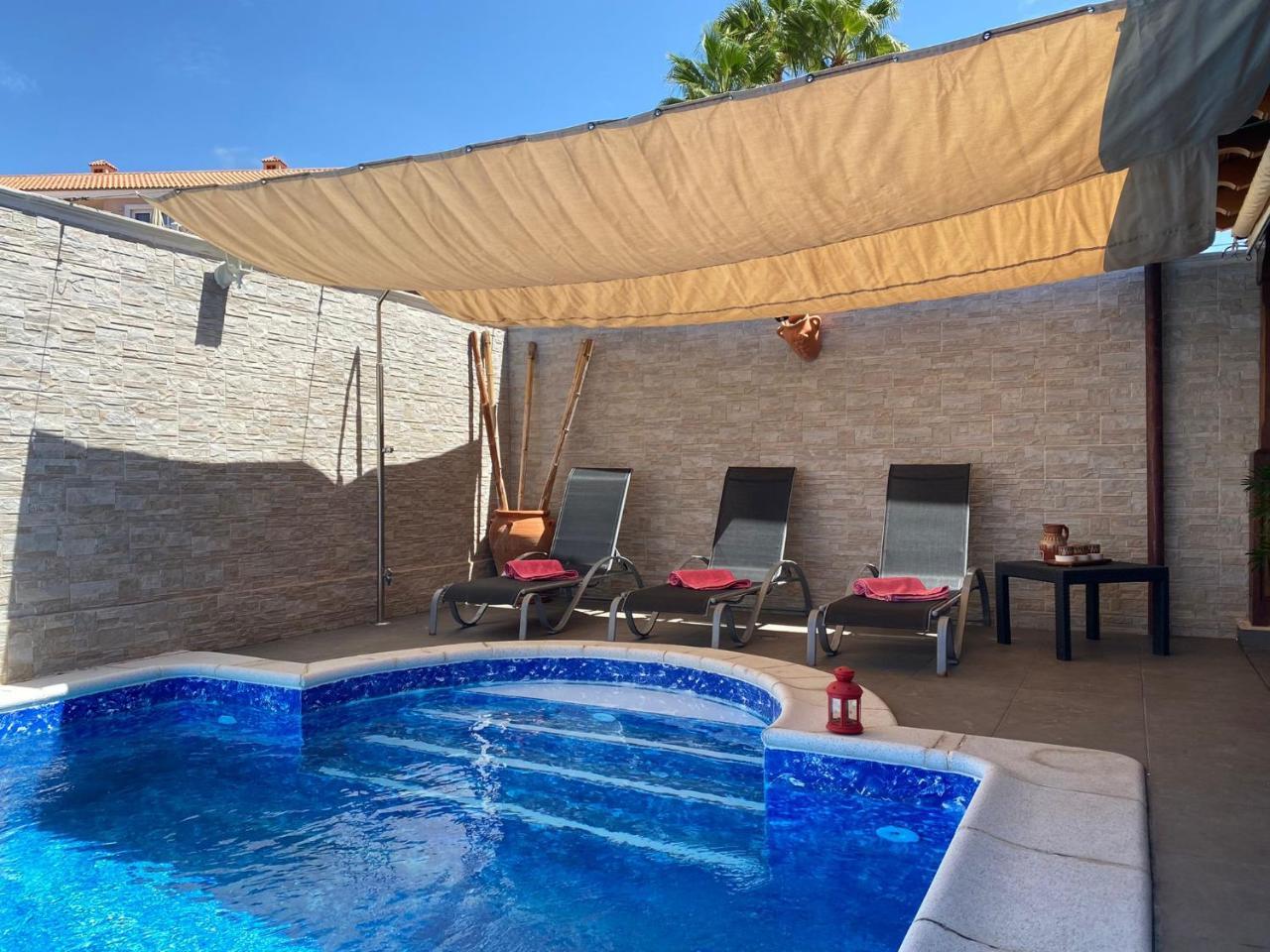 Luxury Villa with Private Pool with Aircon,Playa Del Duque 2