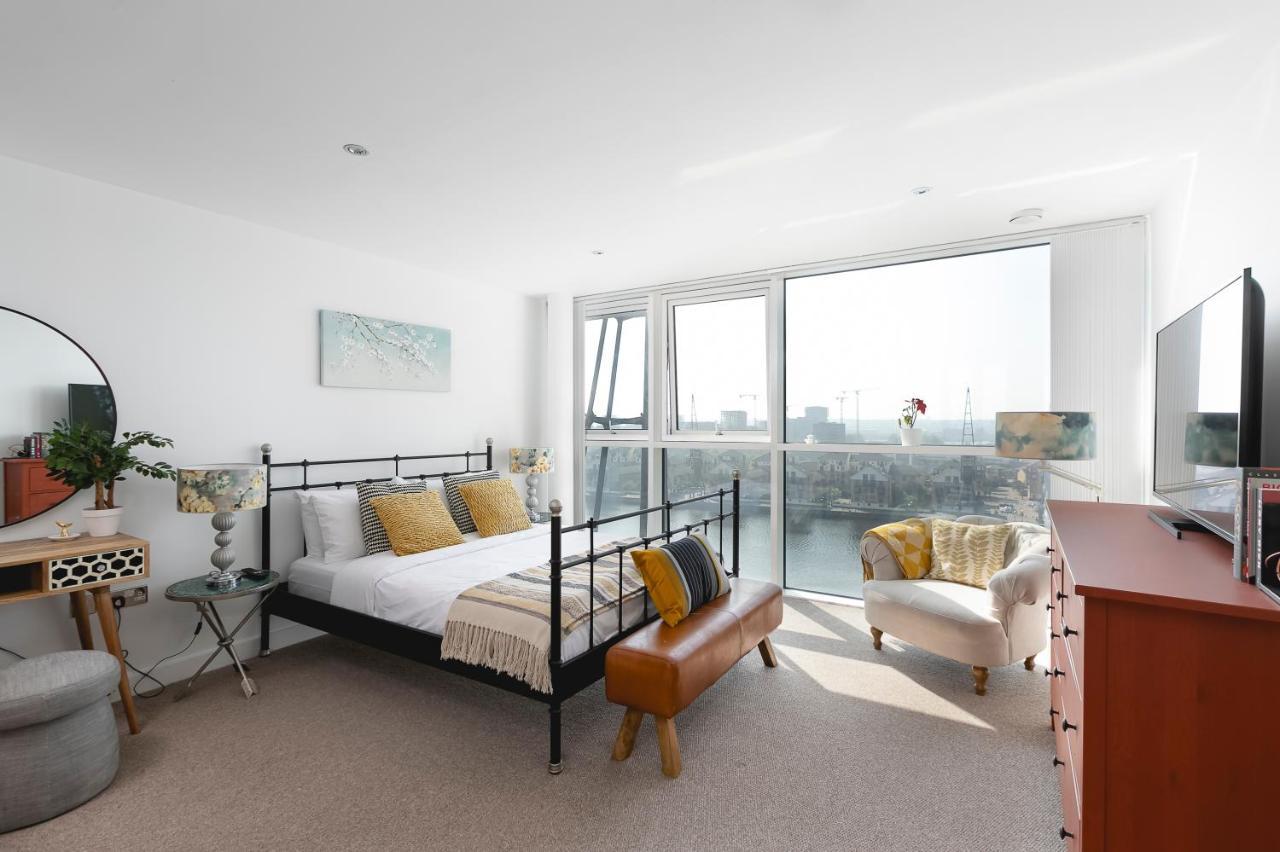 Serene Waterfront Rooms - Excel