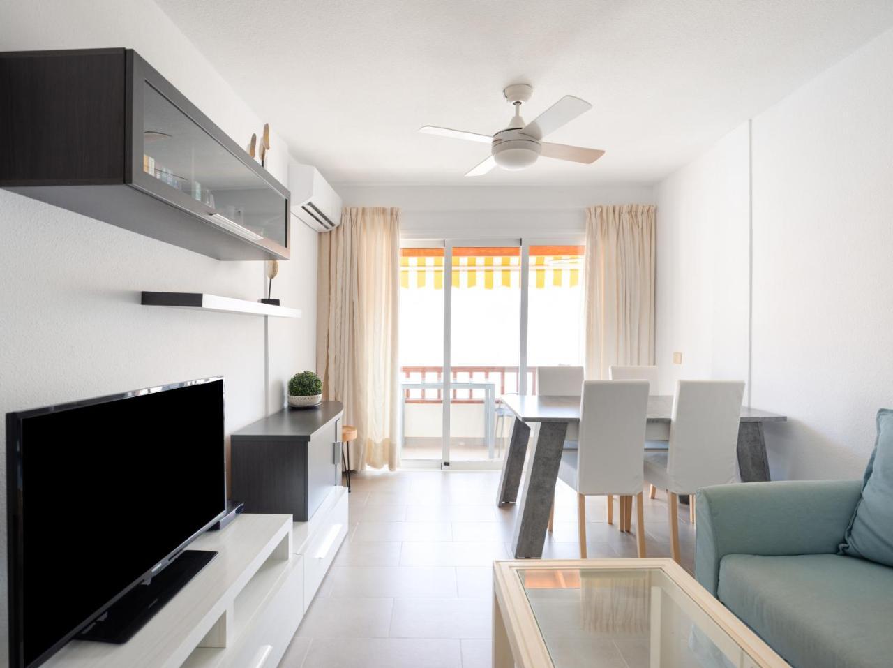 Homeforguest Apartamento Con Piscina a 50m Del Mar En la Caleta 2