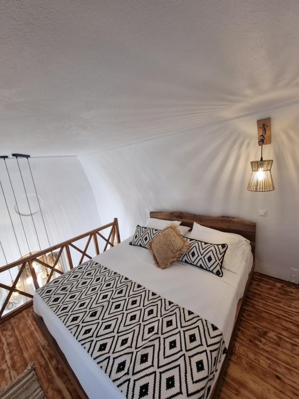 Lovely House at Oia Village Center 2